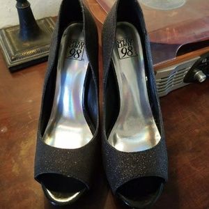 Black Sparkle Party Pump